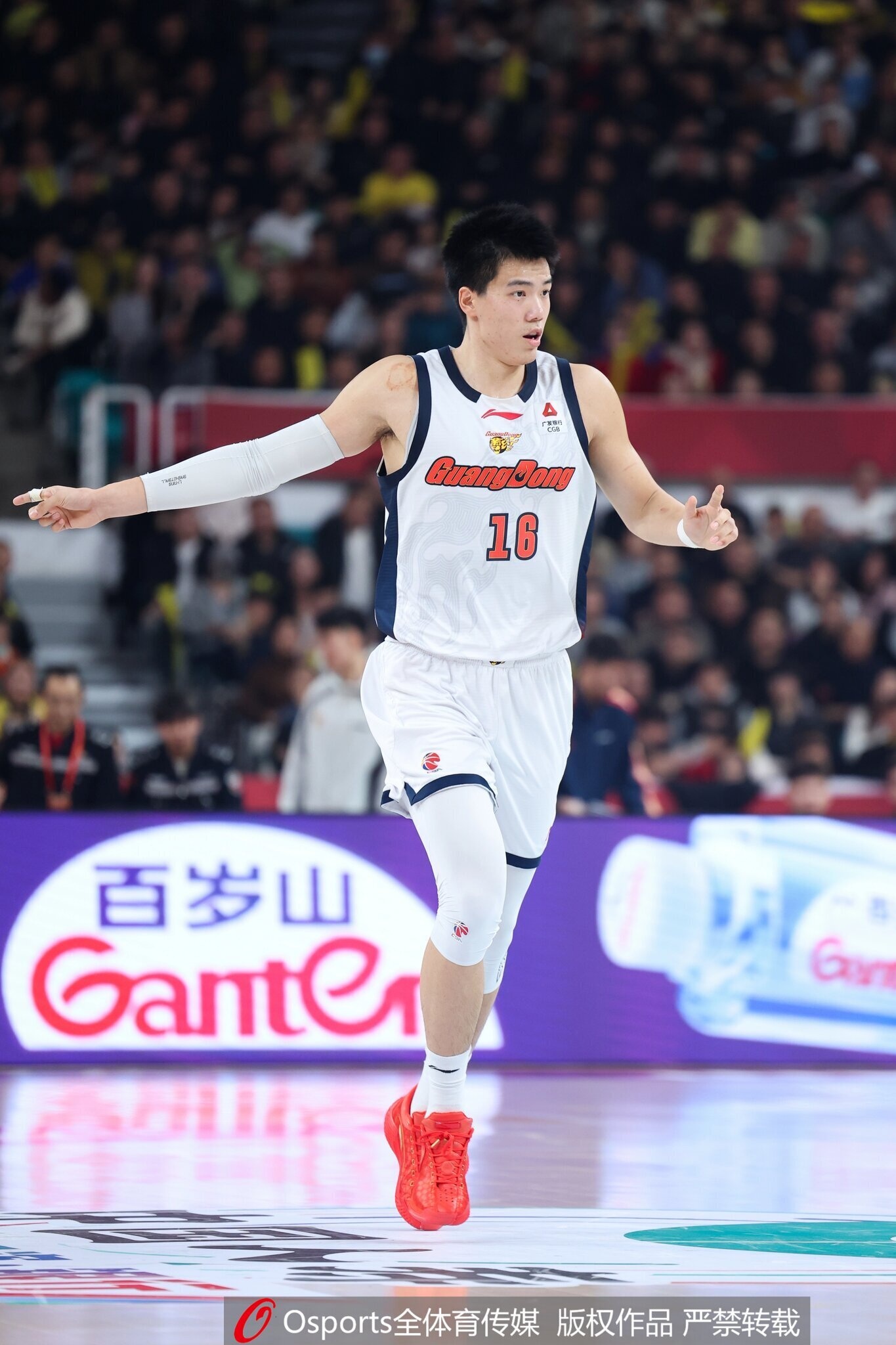 夏振峰正式加盟广州！去年三方交易：陈国豪去广州 焦泊乔去广东
