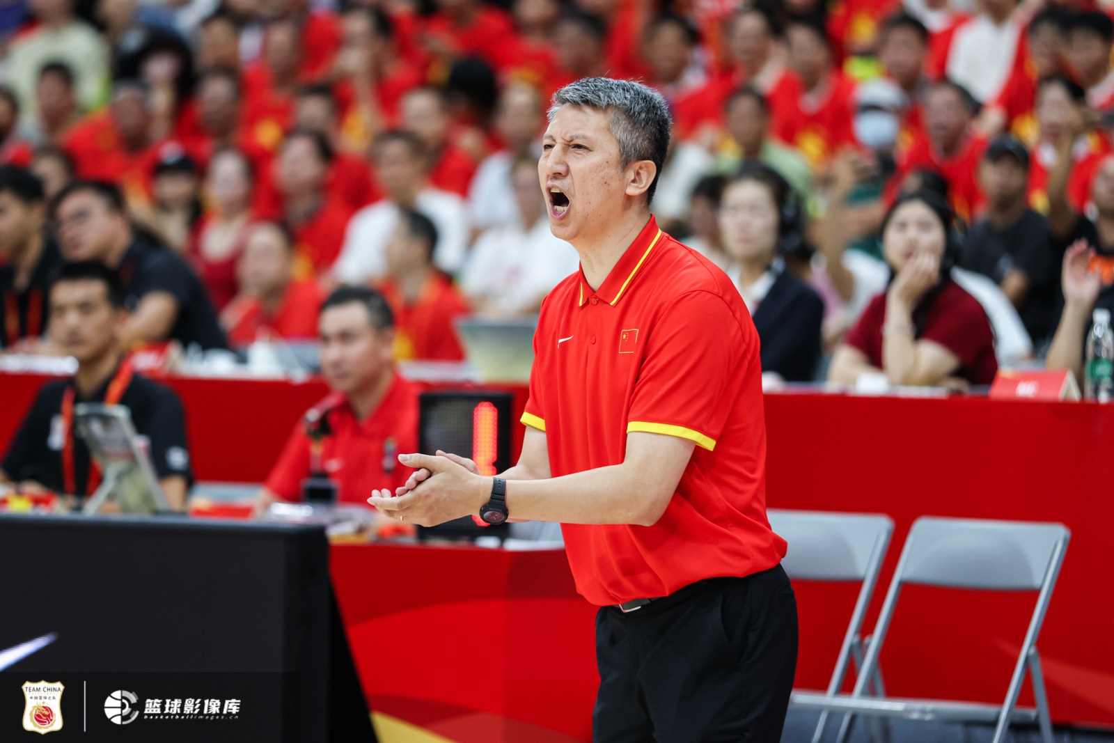 媒体人：中国男篮将连夜前往机场返程国内 今天下午将抵达杭州
